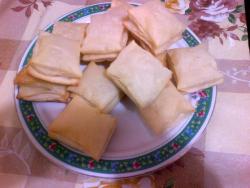 название картинки Пирожные из слоеного теста с масляным кремом на сгущенном молоке