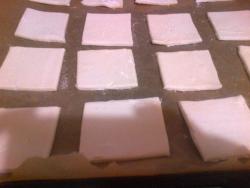 название картинки Пирожные из слоеного теста с масляным кремом на сгущенном молоке