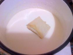 название картинки Пирожные из слоеного теста с масляным кремом на сгущенном молоке