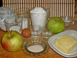 Слоеное дрожжевое тесто с яблоками - шаг 1 Слоеное дрожжевое тесто с яблоками - шаг 1