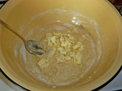 Слоеное дрожжевое тесто с яблоками - шаг 4 Слоеное дрожжевое тесто с яблоками - шаг 4