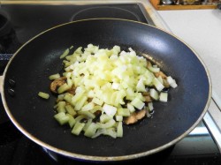 название картинки Слоеные конвертики с курицей и грибами