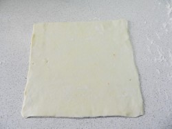 название картинки Слоеные конвертики с курицей и грибами