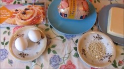 название картинки Конвертики из дрожжевого слоеного теста с простой начинкой