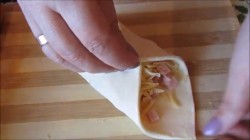 название картинки Конвертики из дрожжевого слоеного теста с простой начинкой