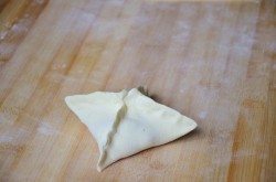 название картинки Конвертики с яблоками из слоеного теста в духовке