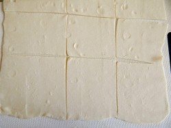 название картинки Слоеные пирожки с яблоками