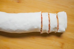 Рулетики из слоеного теста с сыром и колбасой - шаг 12