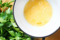 Рулетики из слоеного теста с сыром и колбасой - шаг 13