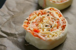 Рулетики из слоеного теста с сыром и колбасой - шаг 16