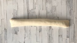 Слоеный пирог с брынзой и зеленью