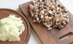 Слоеный салат из отварной говядины с грибами Зимняя сказка