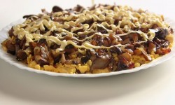 Слоеный салат из отварной говядины с грибами Зимняя сказка