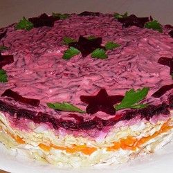 Салат Мой генерал с курицей слоеный