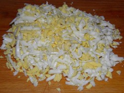 Салат Мой генерал с курицей слоеный