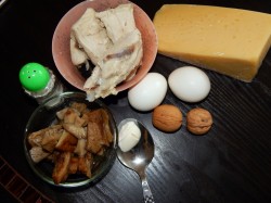 Слоеный салат с копченой курицей