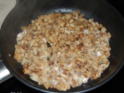 Слоеный салат с копченой курицей