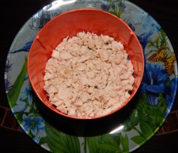 Слоеный салат с копченой курицей