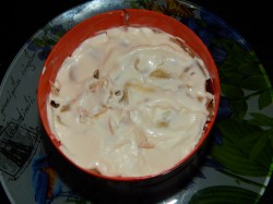 Слоеный салат с копченой курицей