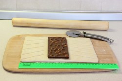 название картинки Слойка косичка с шоколадом и фруктами