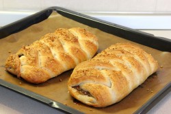 название картинки Слойка косичка с шоколадом и фруктами