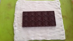 Слойка с шоколадкой