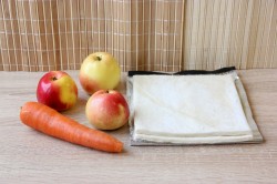 Слойка с яблоками морковью и творожным кремом