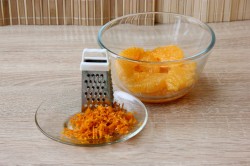 Слойка с яблоками морковью и творожным кремом