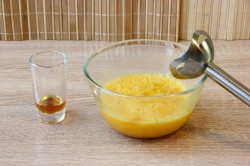 Слойка с яблоками морковью и творожным кремом