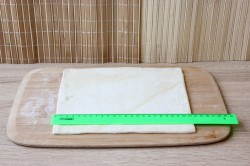 Слойка с яблоками морковью и творожным кремом