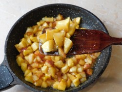 название картинки Слойка с яблоками из слоеного теста