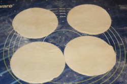 Слойки из слоеного теста с мясом Панама-мама