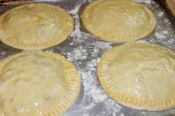 Слойки из слоеного теста с мясом Панама-мама