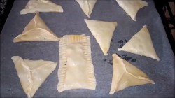 Слойки с картофелем и грибами из слоеного теста