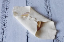 название картинки Слойки с ветчиной и сыром из слоеного теста