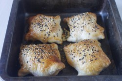 название картинки Слойки с ветчиной и сыром из слоеного теста