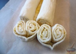 Слойки-сердечки с сыром