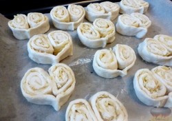 Слойки-сердечки с сыром