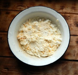 Пирожки из слоеного теста в духовке