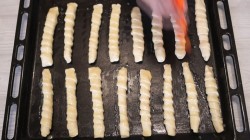 Слоёные палочки с ветчиной и кунжутом