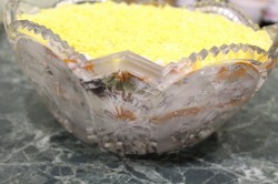 Слоёный салат из печени - шаг 6 Слоёный салат из печени - шаг 6