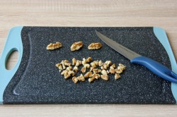название картинки Слоеный салат с курицей и ананасами