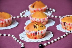 Сметанные кексы с черникой - шаг 11