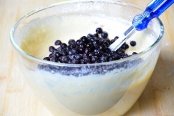 Сметанные кексы с черникой - шаг 6