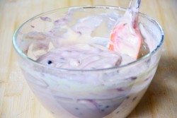 Сметанные кексы с черникой - шаг 7