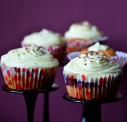 Сметанные кексы с черникой - шаг 10