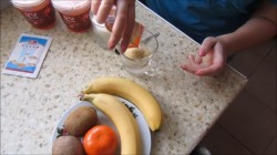 Сметанный десерт с фруктами и ванилью - шаг 2 Сметанный десерт с фруктами и ванилью - шаг 2