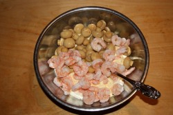 название картинки Сметанный салат с креветками и шампиньонами