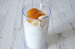 Смузи с овсяными хлопьями бананом