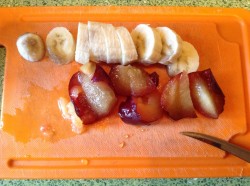 Смузи со сливами и бананом Сладкая парочка - шаг 2